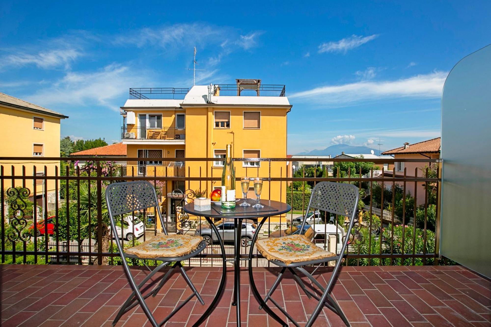 Villa Mimosa - Appartamento 2 - Happy Rentals Desenzano del Garda Bagian luar foto
