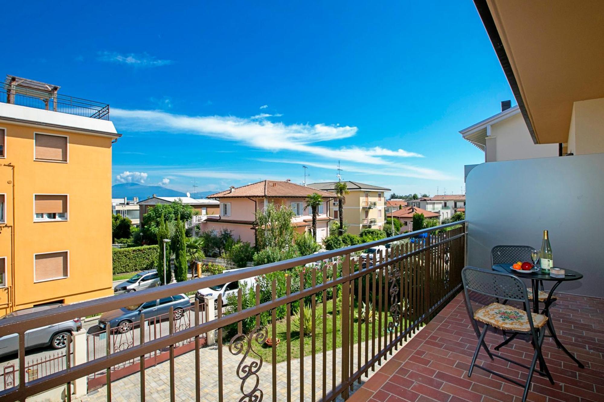 Villa Mimosa - Appartamento 2 - Happy Rentals Desenzano del Garda Bagian luar foto