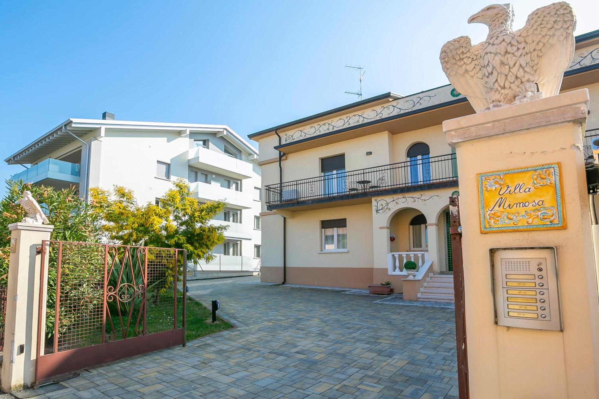 Villa Mimosa - Appartamento 2 - Happy Rentals Desenzano del Garda Bagian luar foto