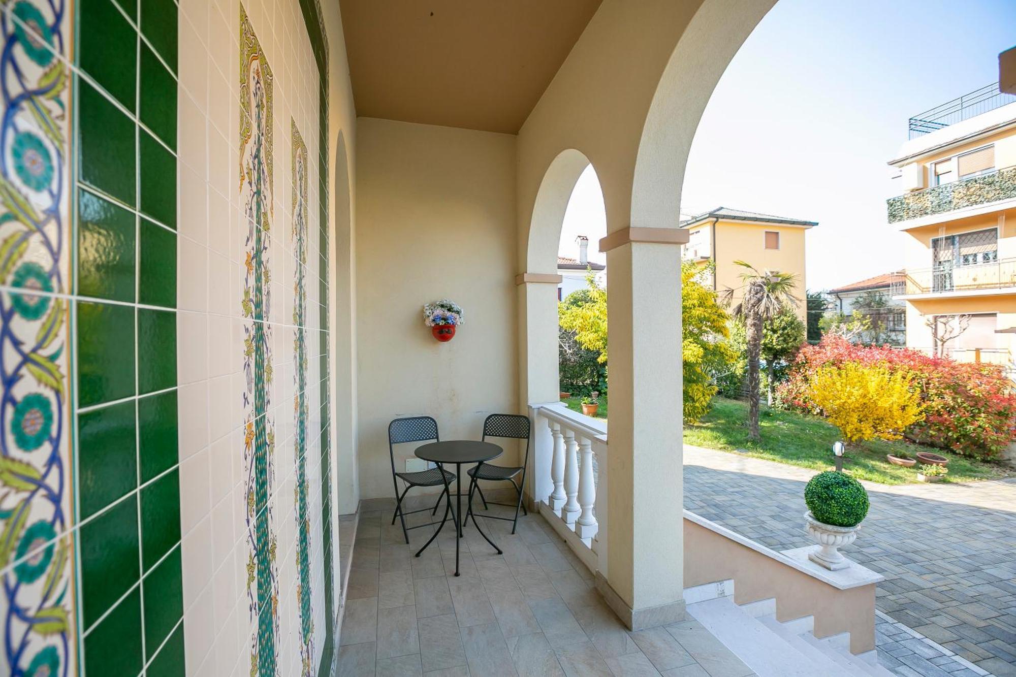 Villa Mimosa - Appartamento 2 - Happy Rentals Desenzano del Garda Bagian luar foto