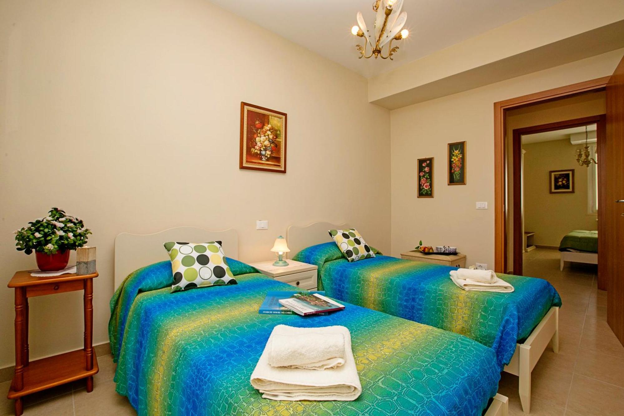 Villa Mimosa - Appartamento 2 - Happy Rentals Desenzano del Garda Bagian luar foto