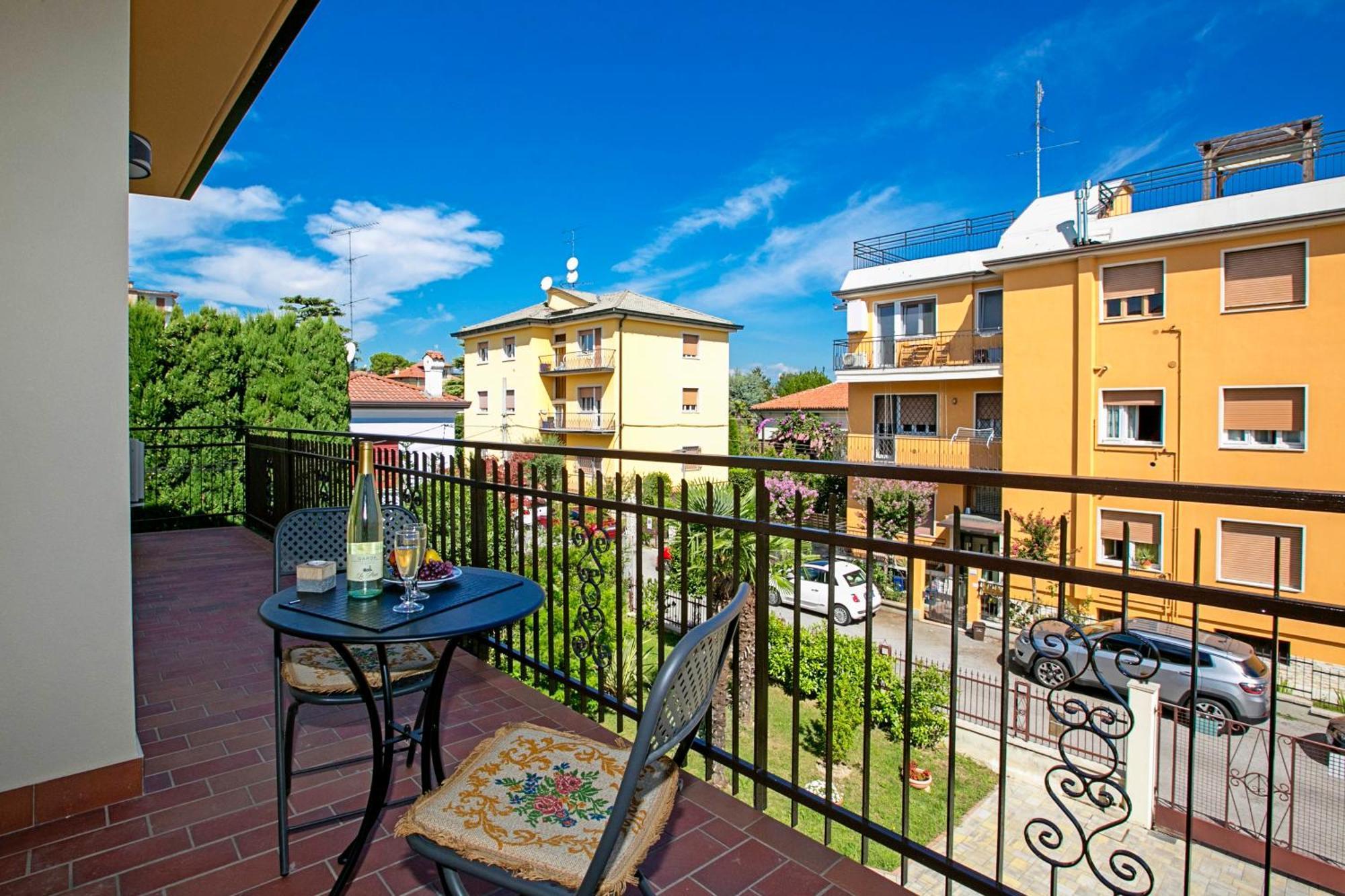 Villa Mimosa - Appartamento 2 - Happy Rentals Desenzano del Garda Bagian luar foto
