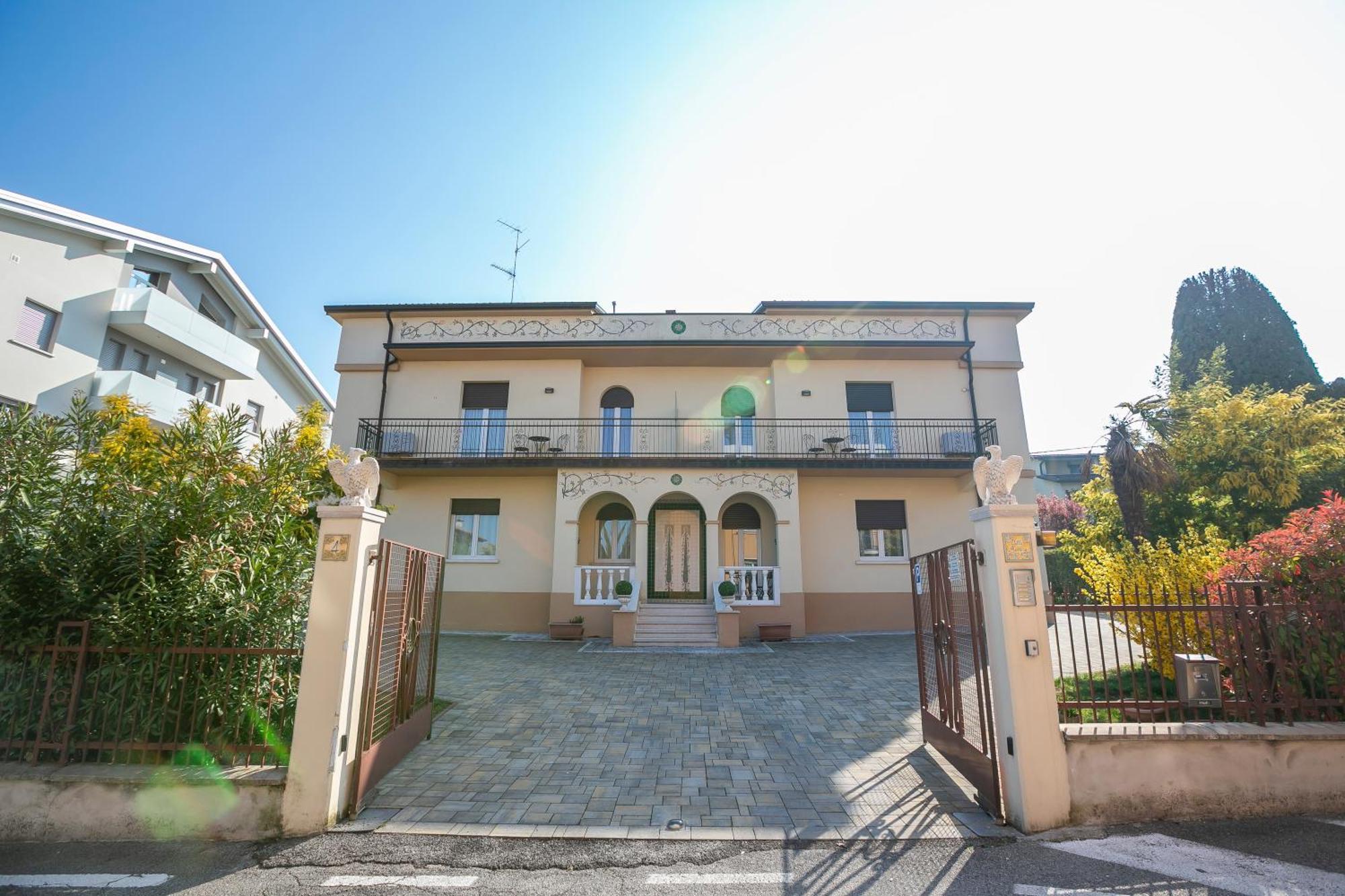 Villa Mimosa - Appartamento 2 - Happy Rentals Desenzano del Garda Bagian luar foto